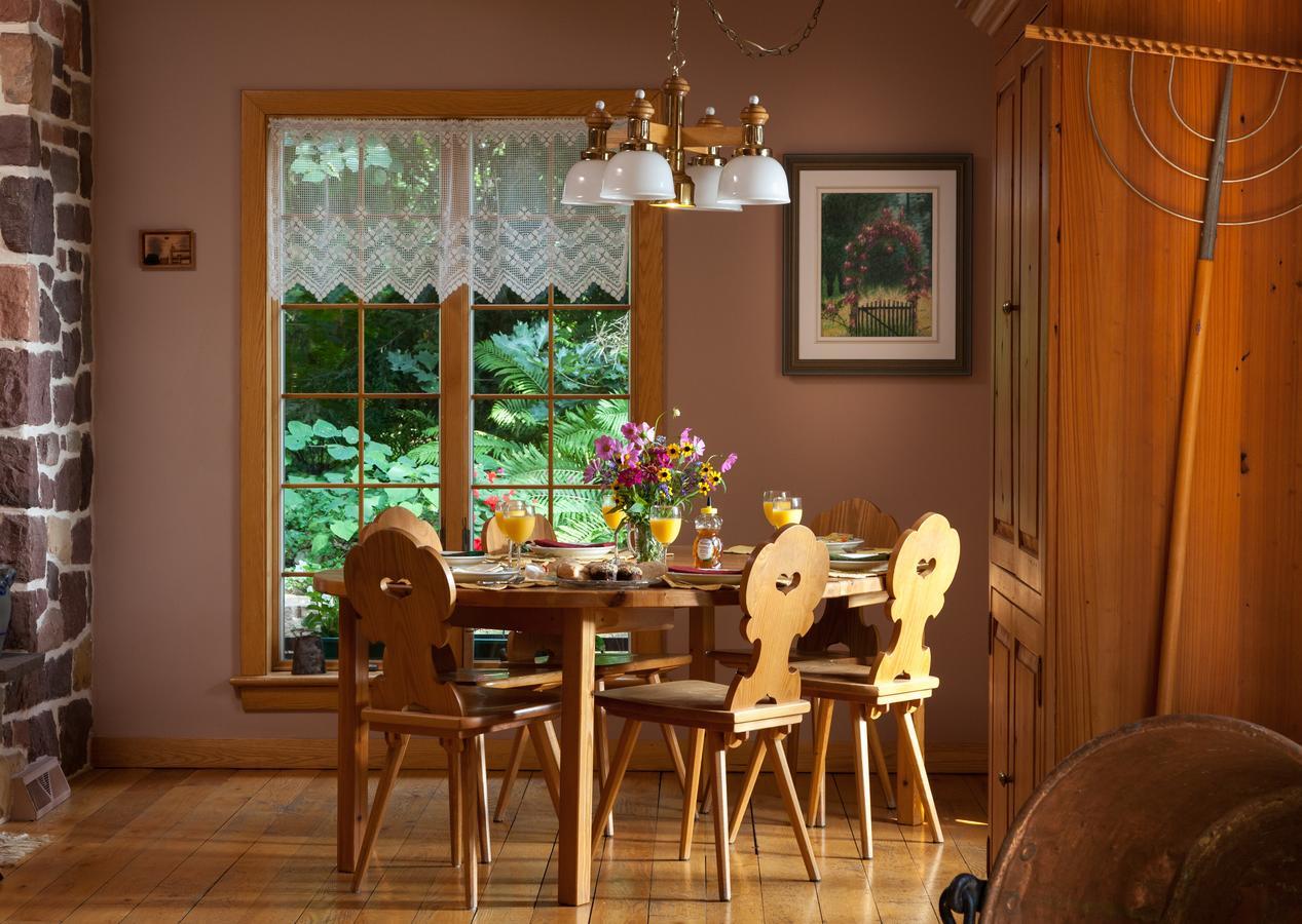 Swiss Woods Bed And Breakfast Lititz Exterior photo