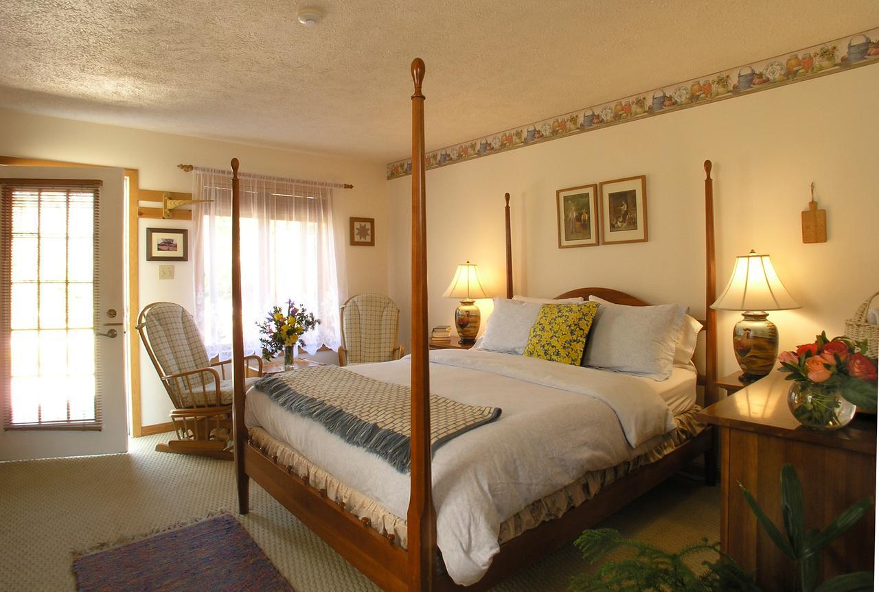 Swiss Woods Bed And Breakfast Lititz Exterior photo