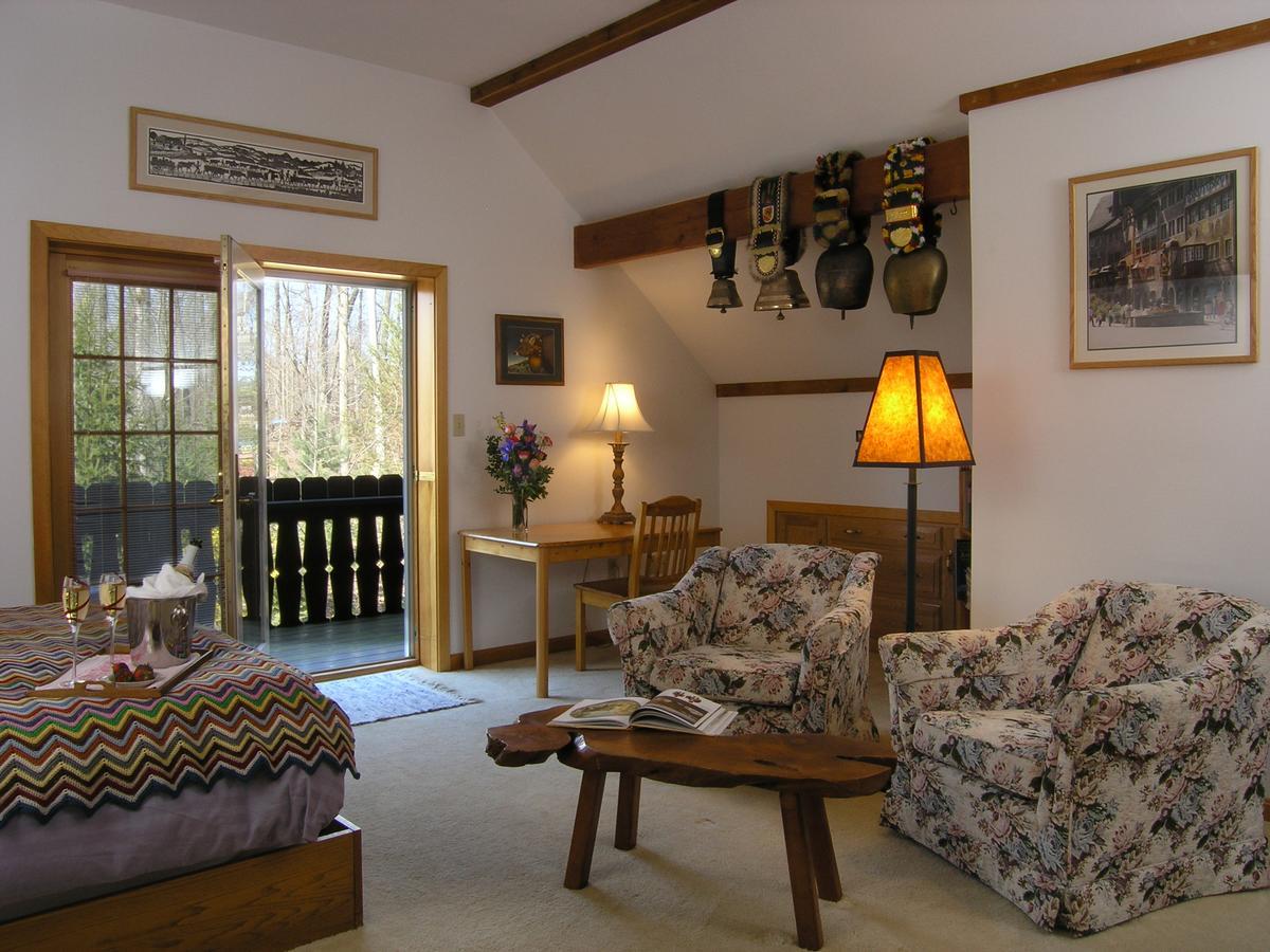 Swiss Woods Bed And Breakfast Lititz Exterior photo