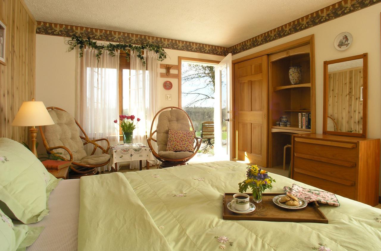 Swiss Woods Bed And Breakfast Lititz Exterior photo