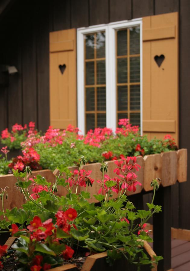 Swiss Woods Bed And Breakfast Lititz Exterior photo